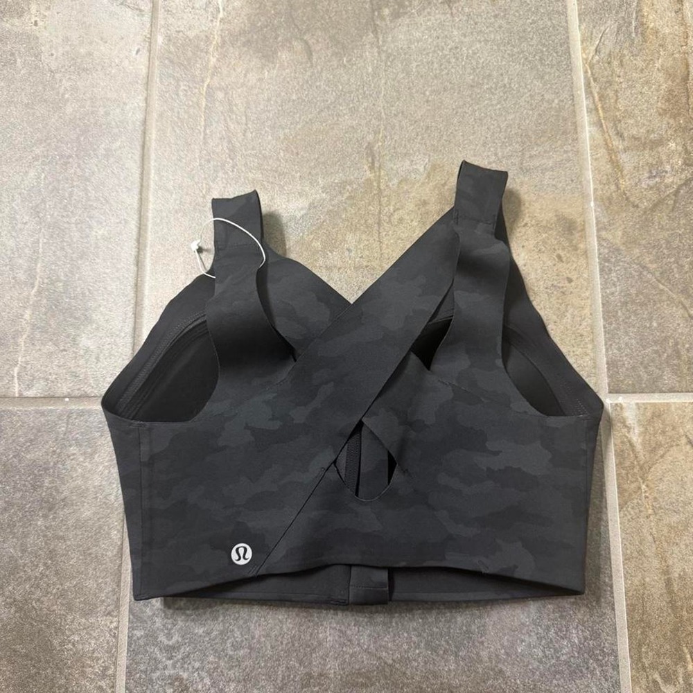 Lululemon Enlite Front Zip Sports Bra Black Camo 32DDD